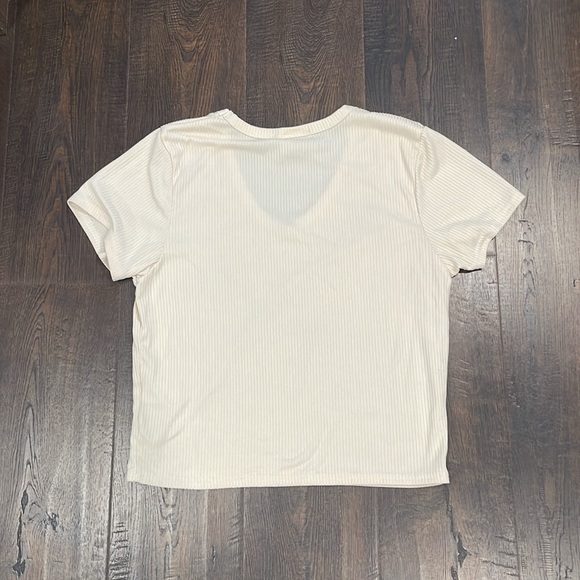 Cream ribbed v-neck crop top - Picture 3 of 3